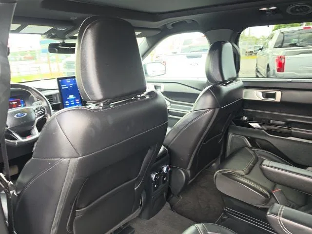 2023 Ford Explorer ST photo 17