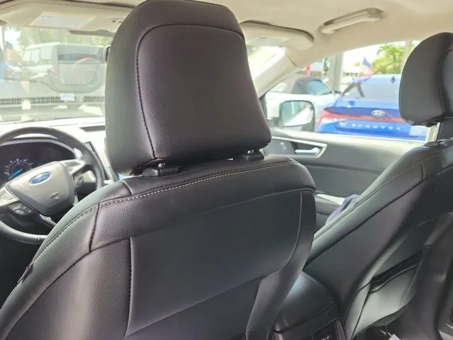 2022 Ford Edge SEL photo 15