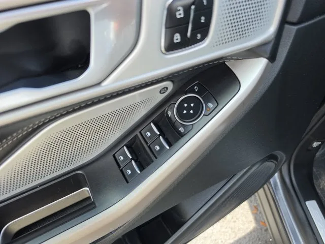 2023 Ford Explorer Limited photo 18