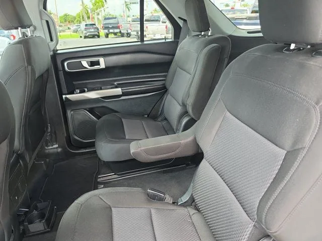 2023 Ford Explorer XLT photo 12