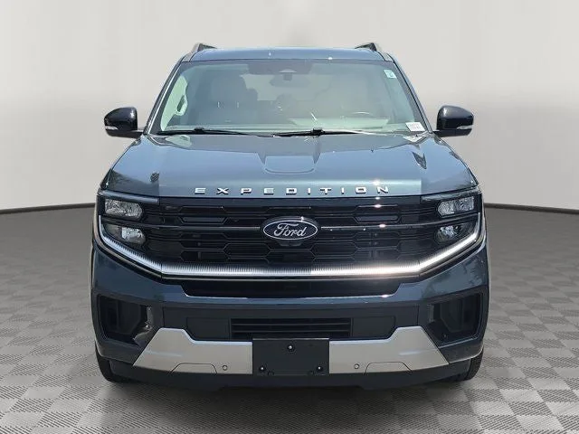 2025 Ford Expedition Max Platinum photo 2