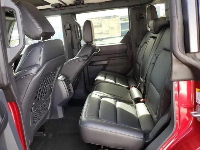 2025 Ford Bronco Badlands photo 9