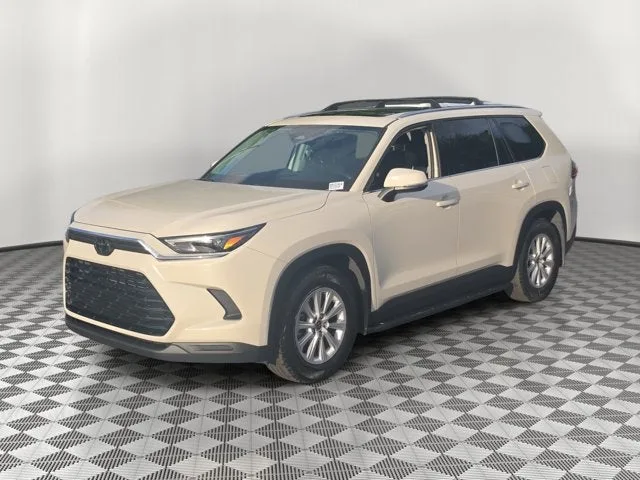2024 Toyota Grand Highlander XLE photo 3