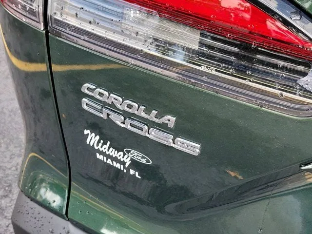 2023 Toyota Corolla Cross XLE photo 8