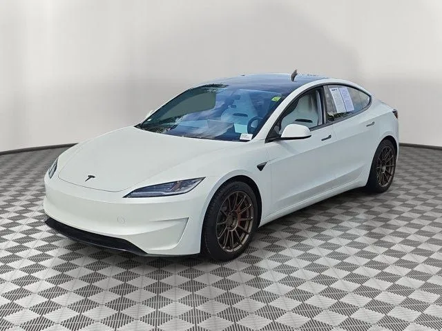 2025 Tesla Model 3 Performance photo 3