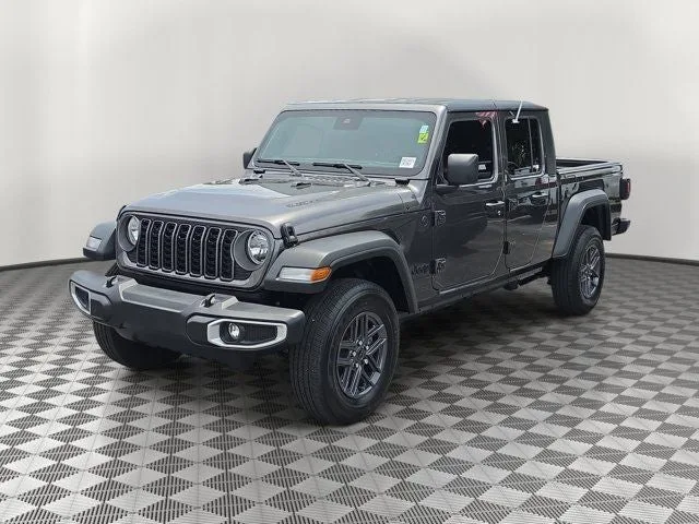 2025 Jeep Gladiator Sport S photo 3