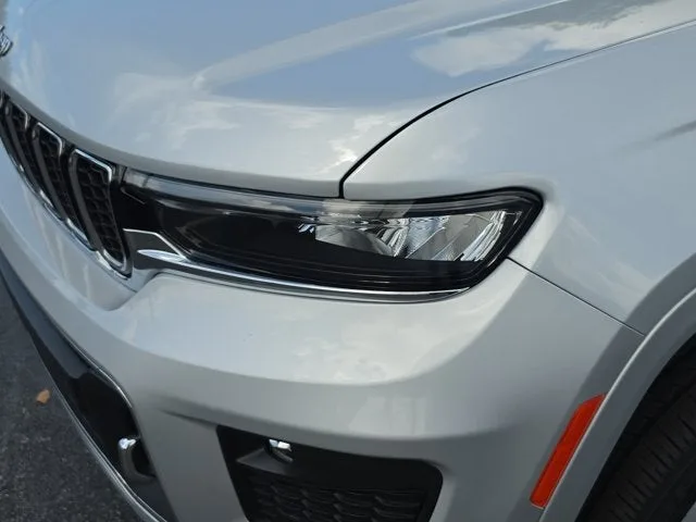 2024 Jeep Grand Cherokee L Overland 4WD photo 13