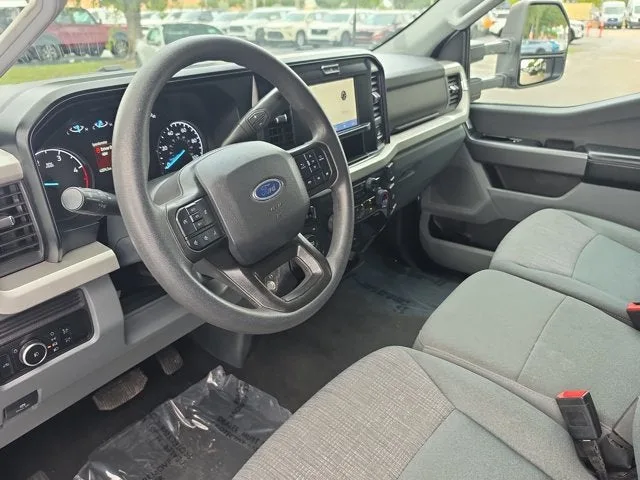 2025 Ford F-450SD XLT DRW photo 18