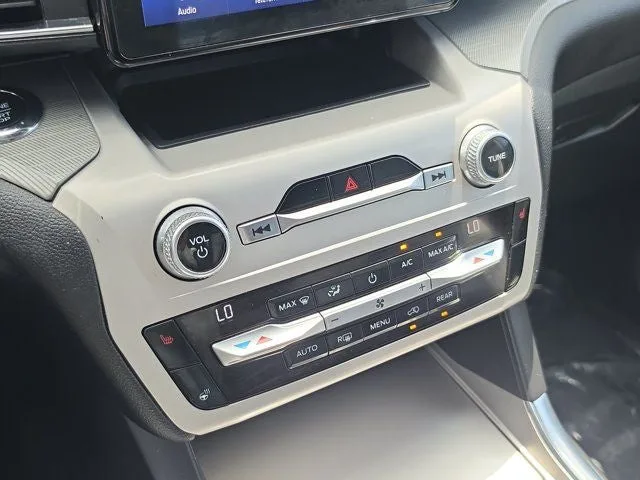 2021 Ford Explorer XLT photo 26