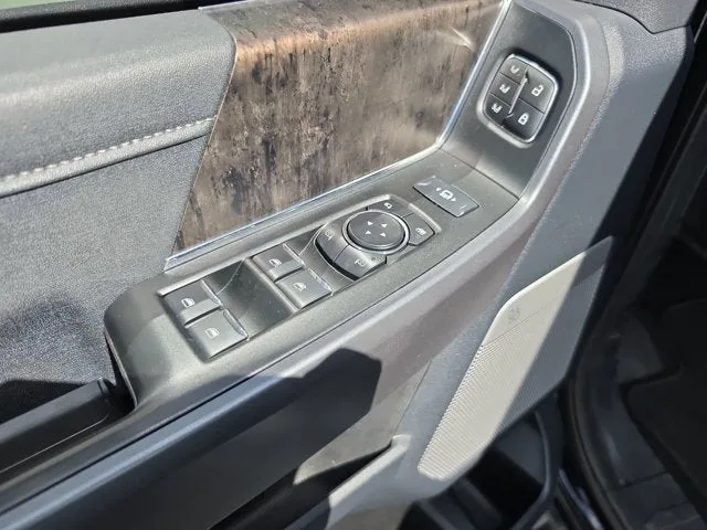 2025 Ford F-450SD Lariat DRW photo 18