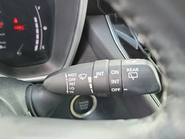2023 Toyota Corolla Cross XLE photo 24