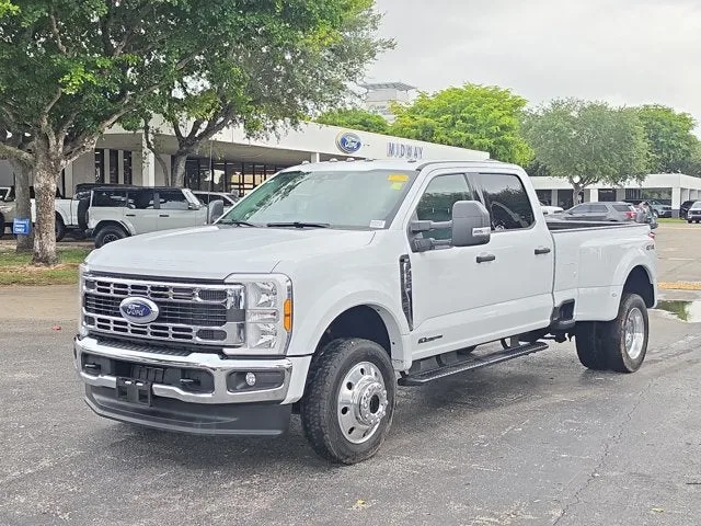 2025 Ford F-450SD XLT DRW photo 3