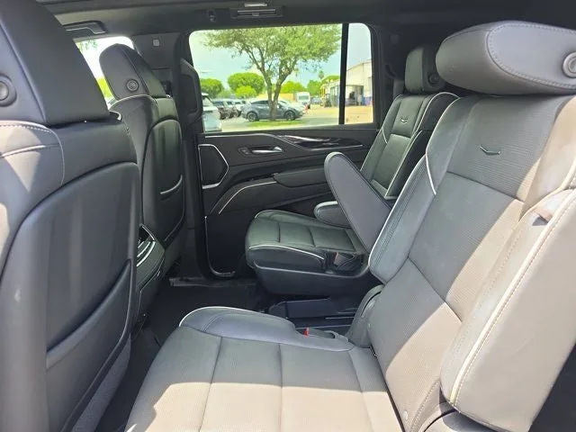 2023 Cadillac Escalade ESV Sport photo 15