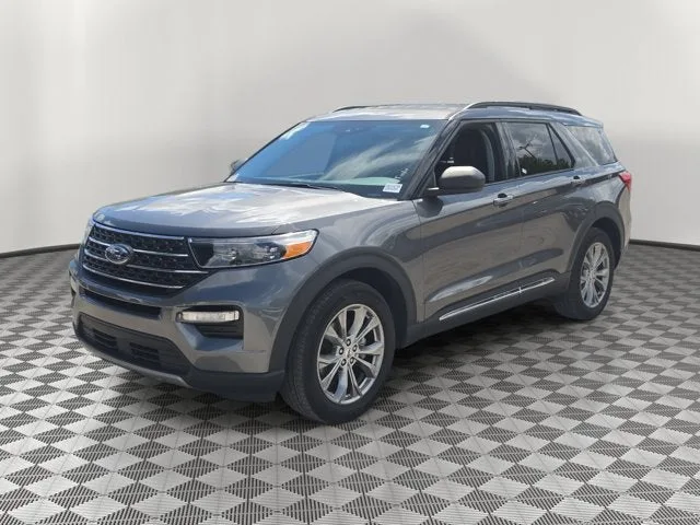 2023 Ford Explorer XLT photo 3
