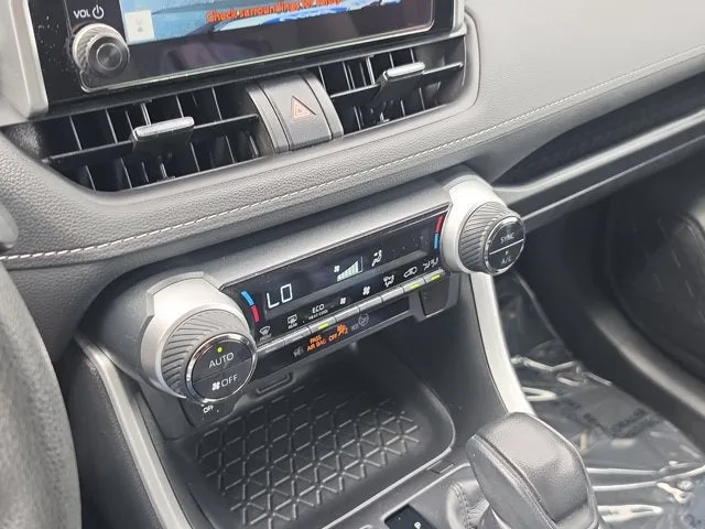 2024 Toyota RAV4 Hybrid LE photo 25