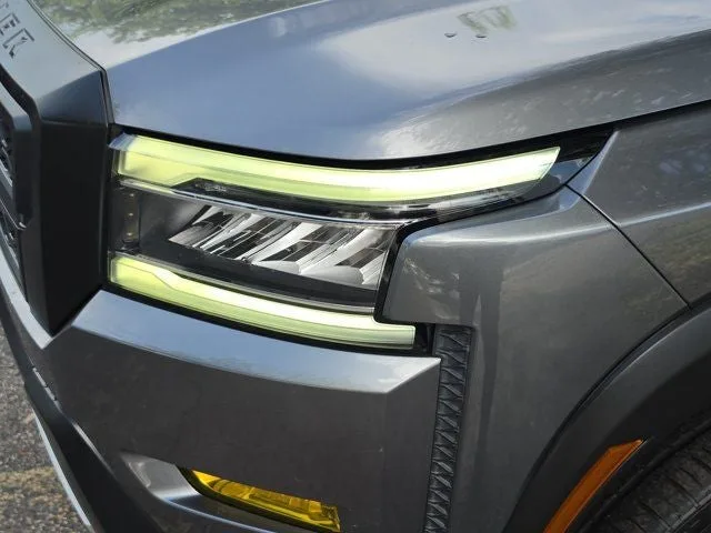 2022 Nissan Frontier PRO-4X photo 12