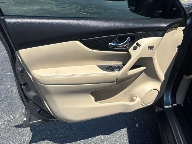 2017 Nissan Rogue SL photo 10