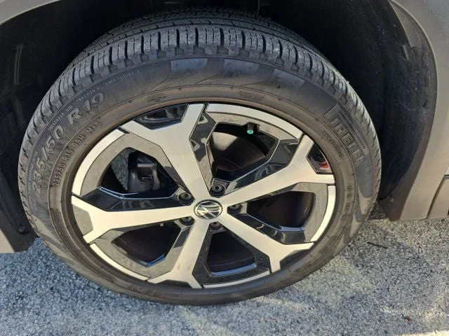 2025 Volkswagen Tiguan 2.0T SE photo 8