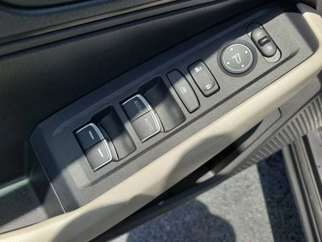 2023 Honda Accord LX photo 18