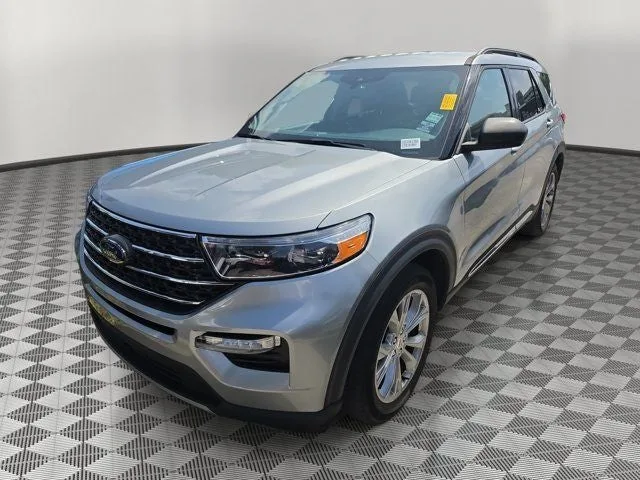 2023 Ford Explorer XLT photo 2