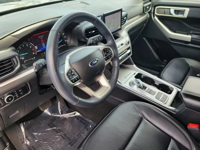 2023 Ford Explorer XLT photo 18