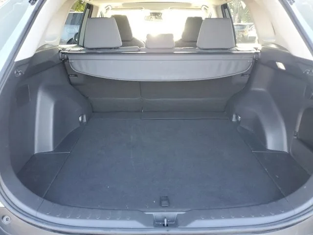 2023 Toyota RAV4 XLE photo 8