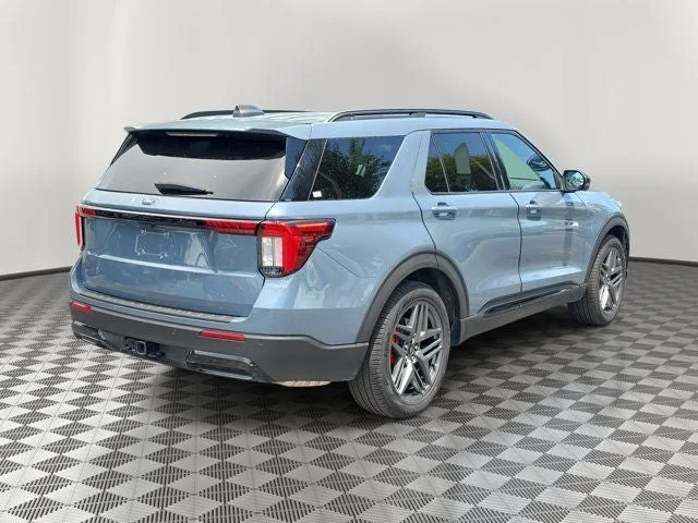 2025 Ford Explorer ST-Line photo 6