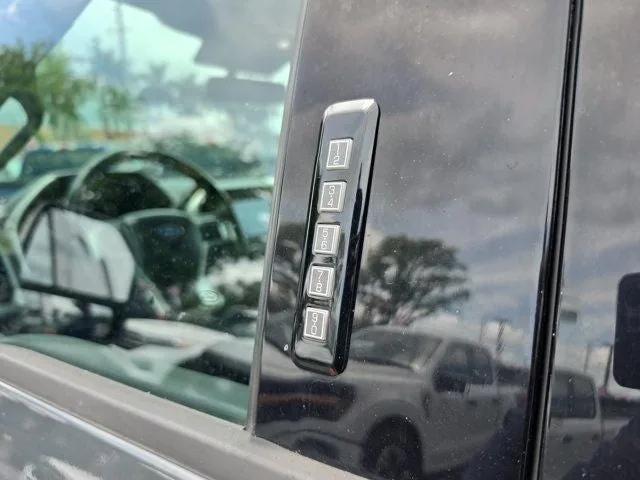 2021 Ford F-250SD Lariat photo 16