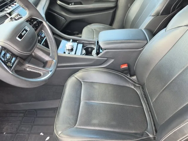 2024 Jeep Grand Cherokee L Overland 4WD photo 22