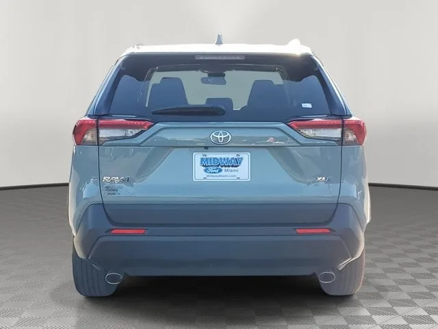 2023 Toyota RAV4 XLE photo 5