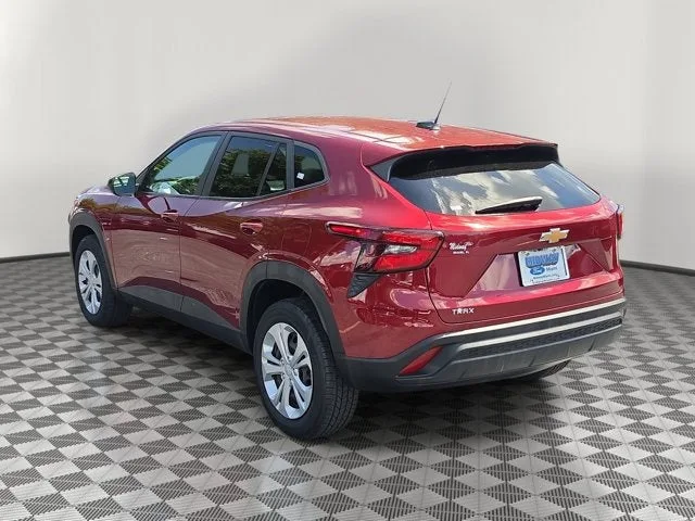 2024 Chevrolet Trax LS photo 4