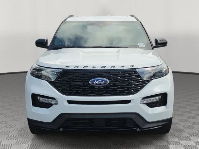 2023 Ford Explorer ST-Line photo 2
