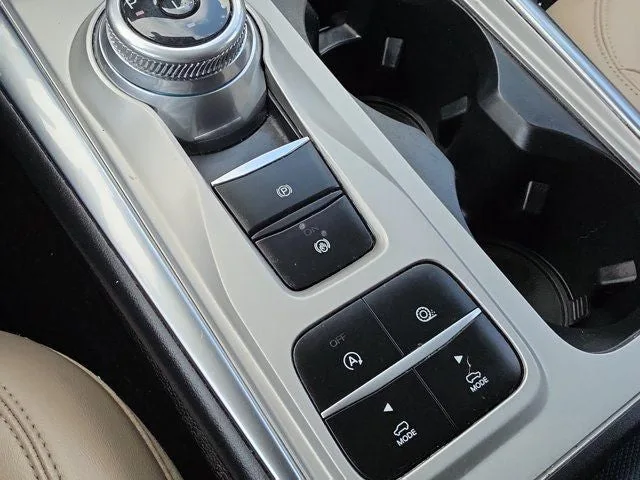 2023 Ford Explorer XLT photo 28