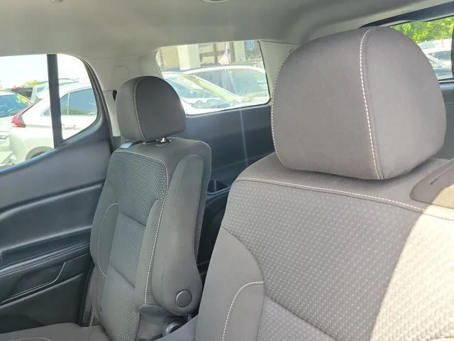 2023 GMC Acadia SLE photo 15