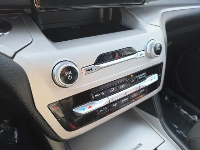 2024 Ford Explorer XLT photo 22