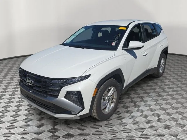 2026 Hyundai Tucson SE photo 3