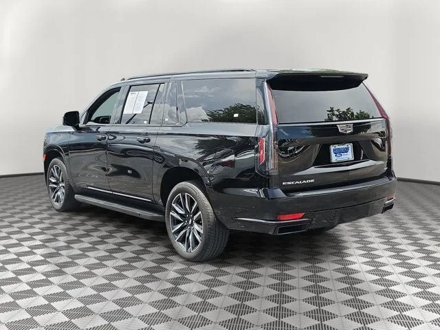 2023 Cadillac Escalade ESV Sport photo 4
