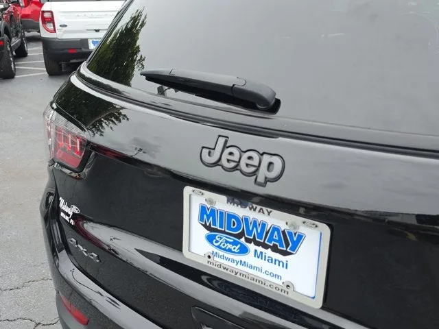2025 Jeep Compass Trailhawk photo 7