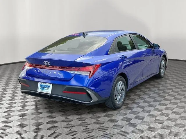 2024 Hyundai Elantra SEL photo 6