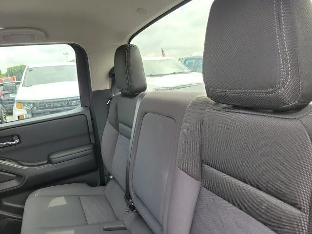 2024 Nissan Frontier SV photo 11