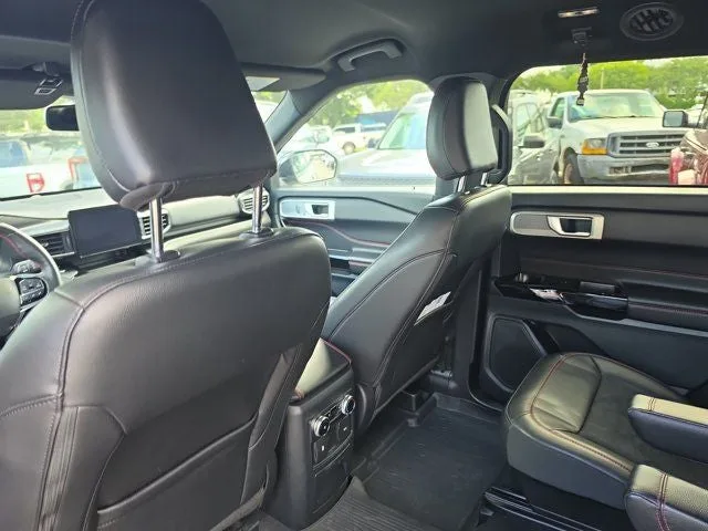 2023 Ford Explorer ST-Line photo 15