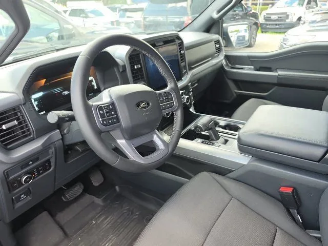 2025 Ford F-150 XLT photo 14