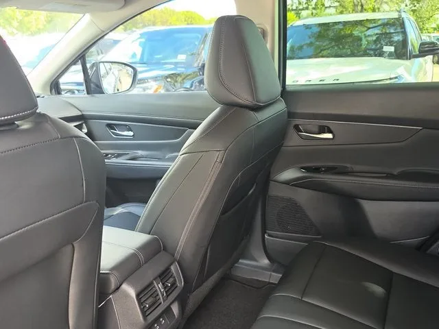 2025 Nissan Murano SV photo 17