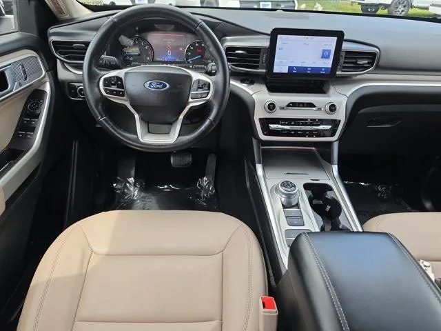 2023 Ford Explorer XLT photo 17