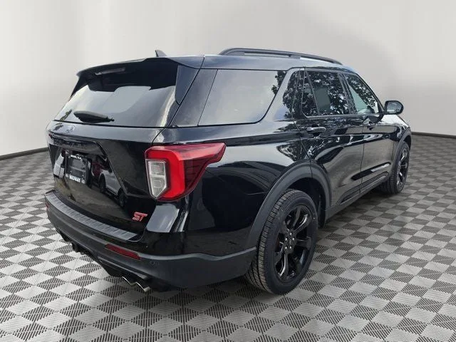 2023 Ford Explorer ST photo 6
