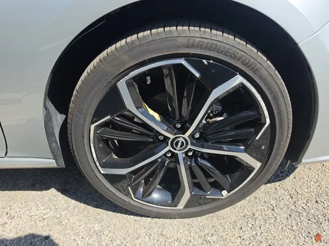 2025 Nissan Altima 2.5 SR photo 6
