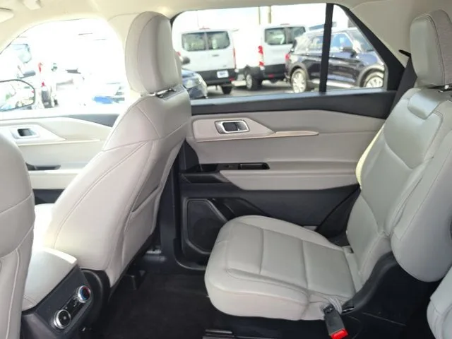 2025 Ford Explorer Active photo 15