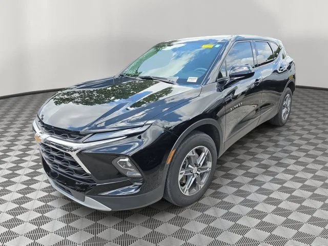 2024 Chevrolet Blazer LT photo 3