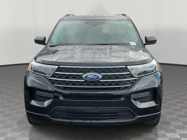 2023 Ford Explorer XLT photo 2