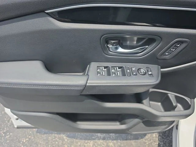 2024 Honda Pilot EX-L 7 Passenger photo 16